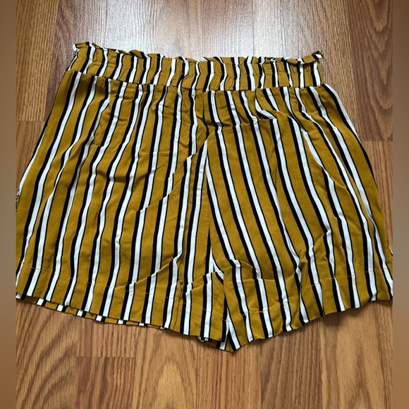 Yellow Striped Flowy Summer Shorts with Pockets - Picture 2 of 4